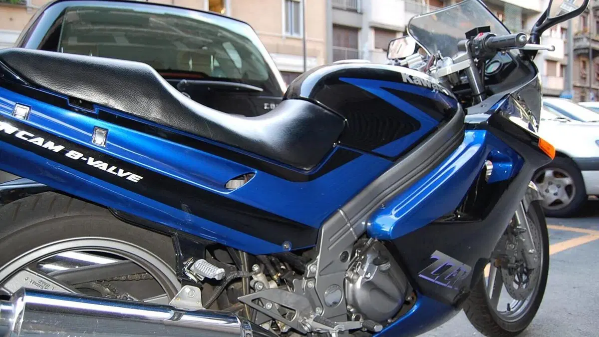Kawasaki   (12)