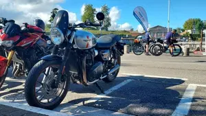 Triumph Street Twin 900 (2016)  (3)