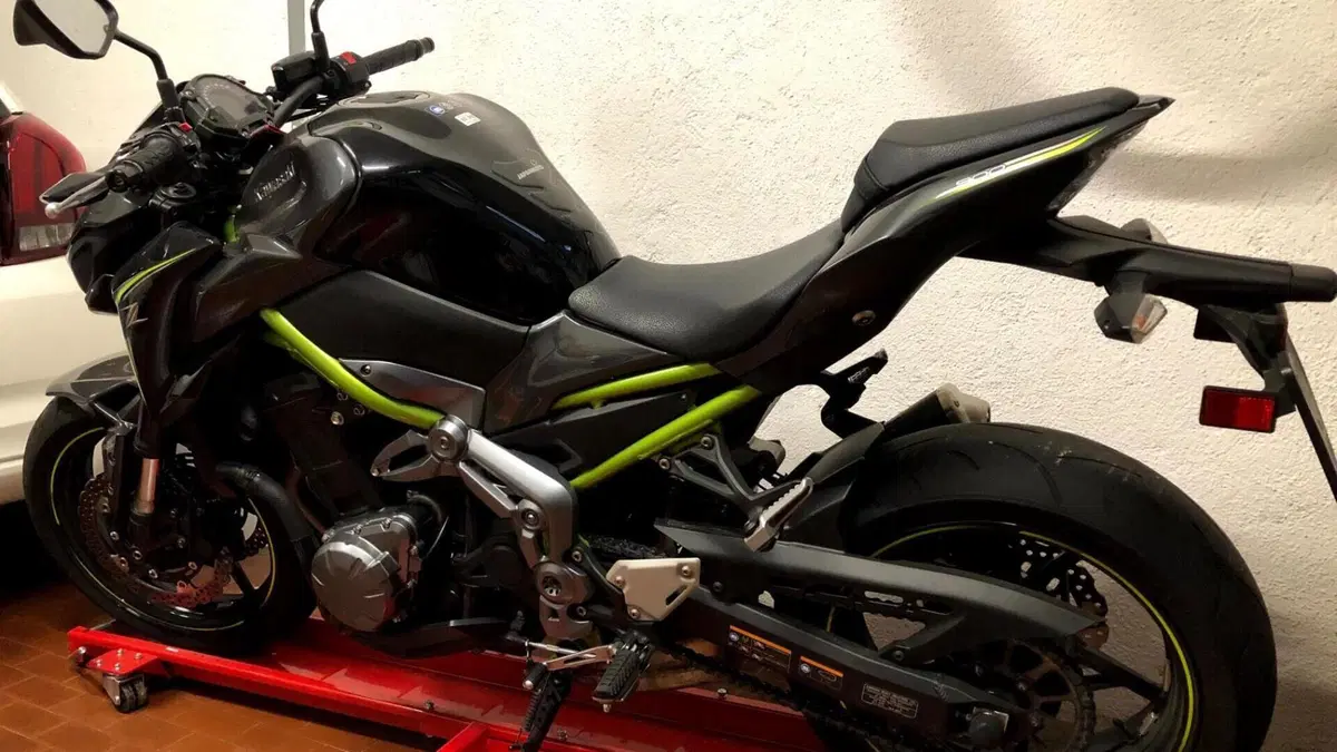 Kawasaki Z 900 (2017 - 18)  (2)