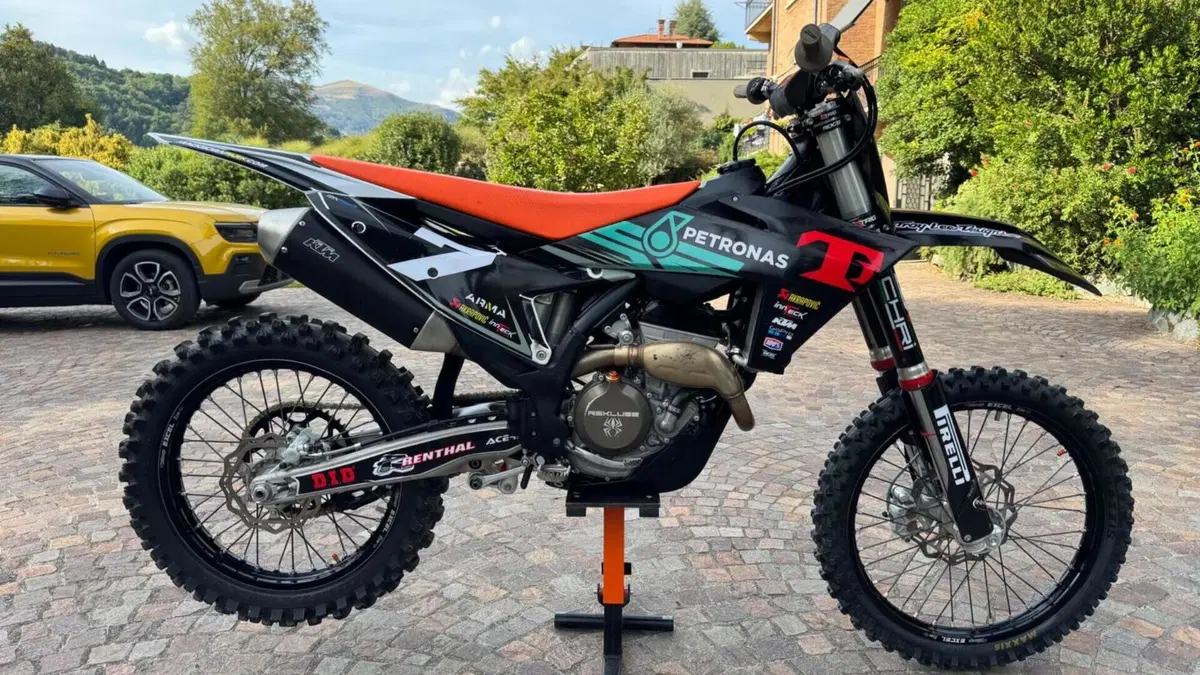 KTM 250 SX-F (2024)  (2)