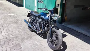 Moto Guzzi V7 Stone (2012 - 15)  (3)