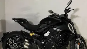 Ducati Diavel V4 (2023 - 26)  (2)