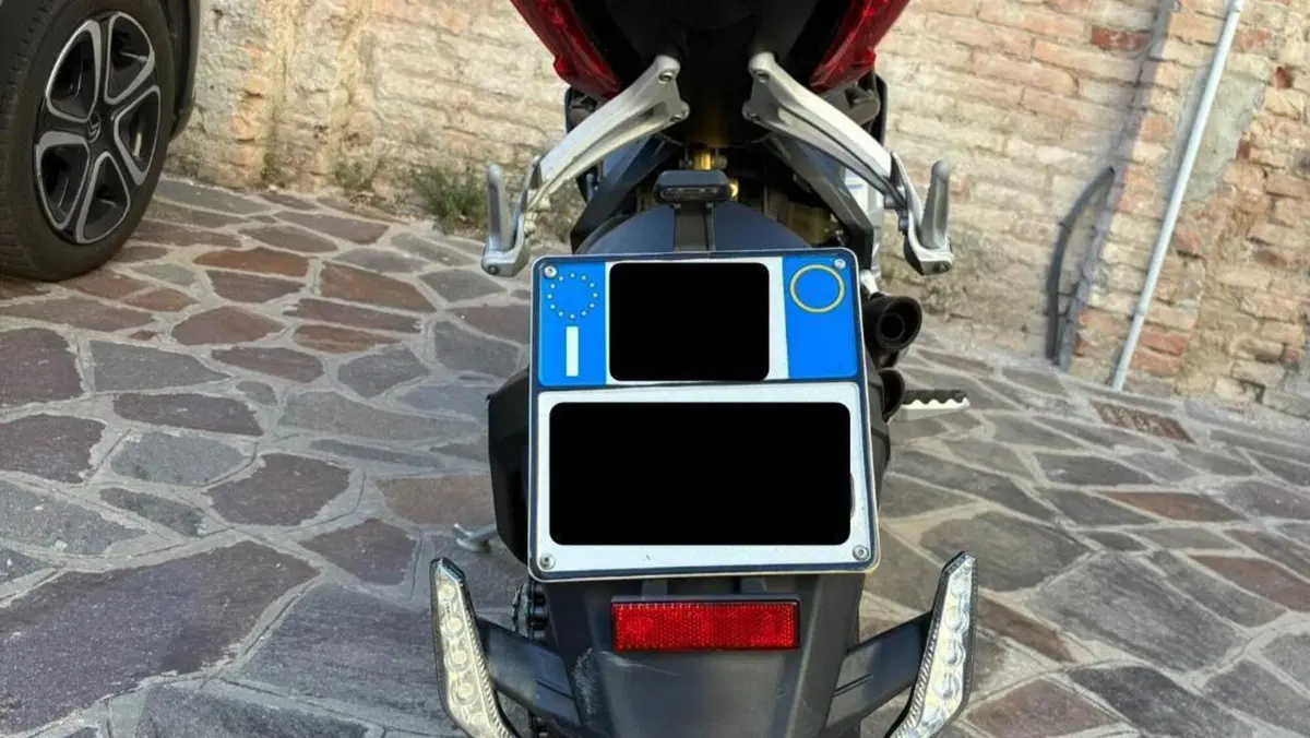 MV Agusta Rivale 800 EAS ABS (2013 - 17)  (6)