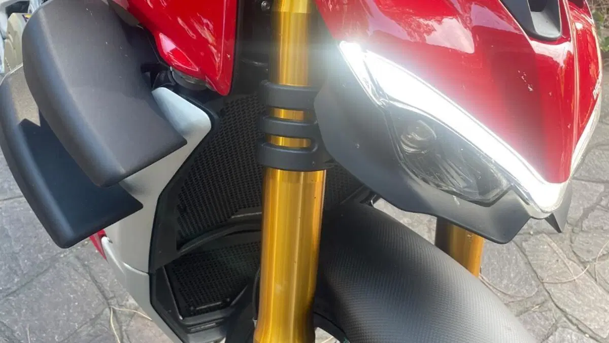 Ducati Streetfighter V4 1100 S (2021 - 22)  (2)