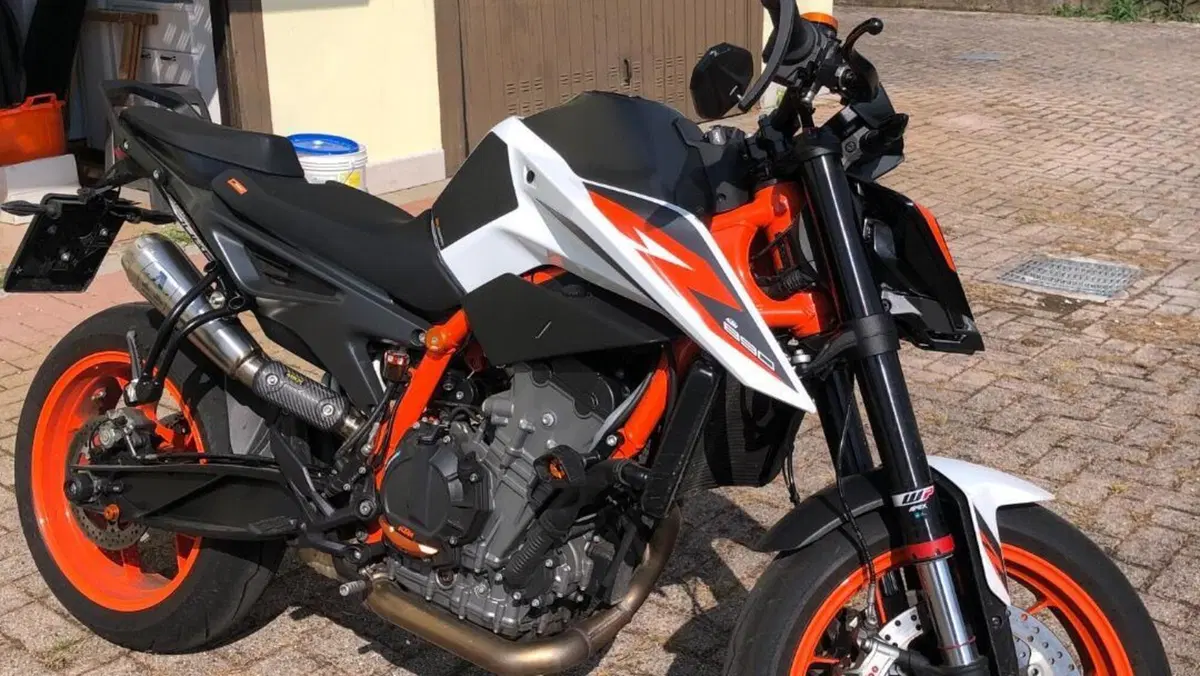 KTM 890 Duke R (2020)  (4)