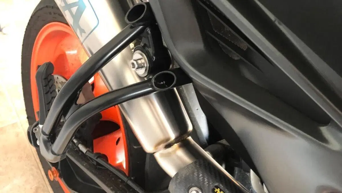 KTM 890 Duke R (2020)  (5)