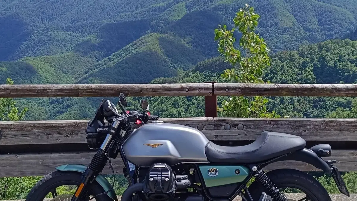 Moto Guzzi V7 Stone Centenario (2021 - 22) 
