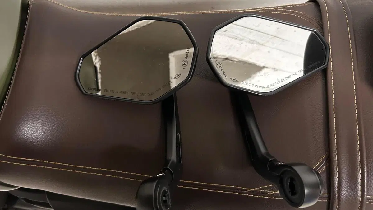 Moto Guzzi V7 III Stone (2017 - 20)  (17)