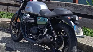 Moto Guzzi V7 Stone Centenario (2021 - 22)  (4)