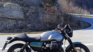 Moto Guzzi V7 Stone Centenario (2021 - 22)  (5)