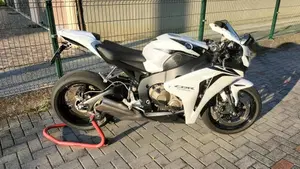 Honda CBR 1000 RR Fireblade (2008 - 11)  (2)