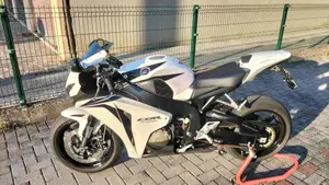 Honda CBR 1000 RR Fireblade (2008 - 11)  (8)