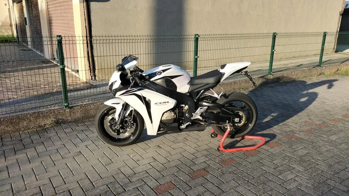 Honda CBR 1000 RR Fireblade (2008 - 11)  (9)