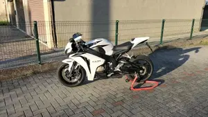 Honda CBR 1000 RR Fireblade (2008 - 11)  (9)