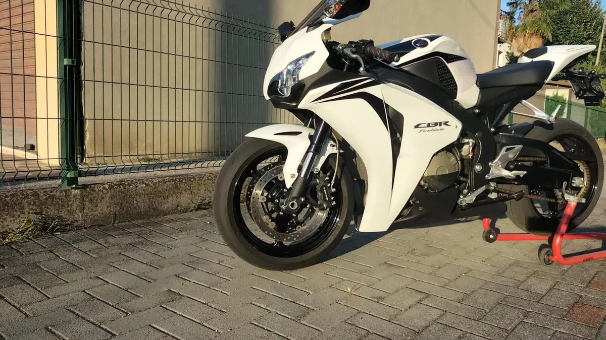 Honda CBR 1000 RR Fireblade (2008 - 11)  (10)