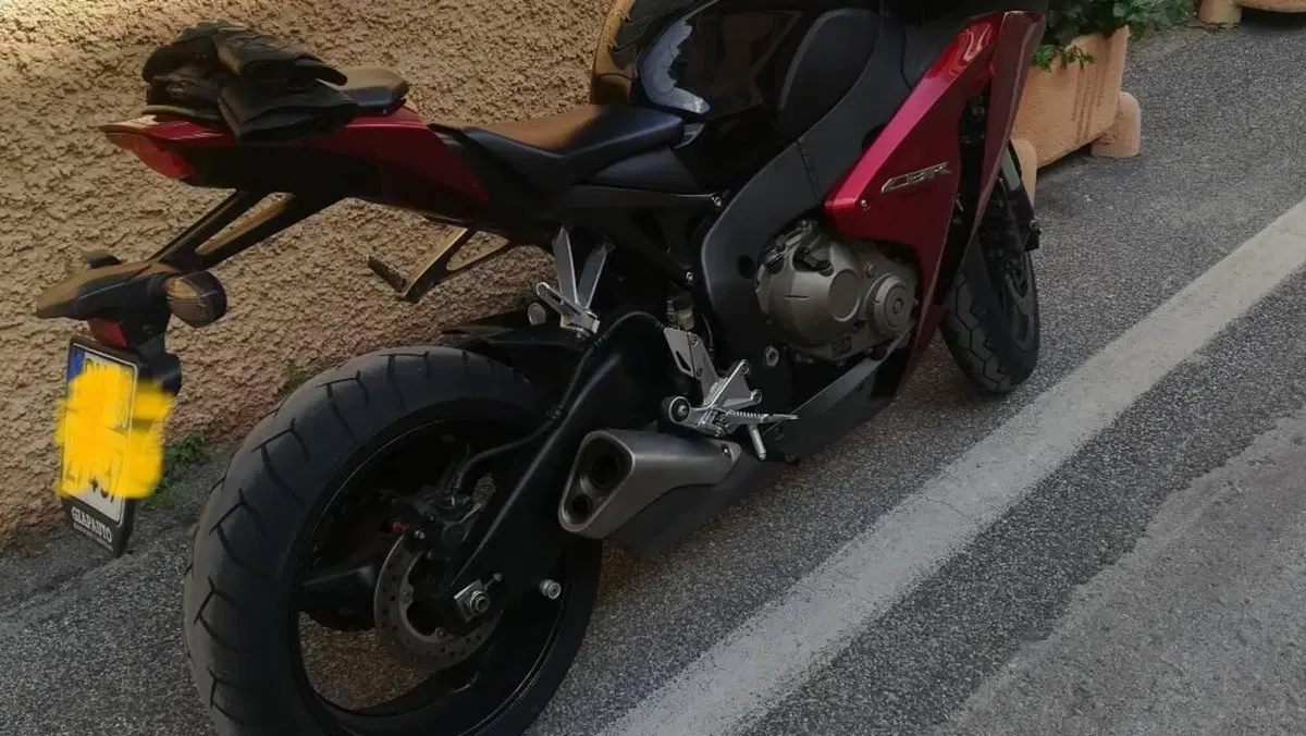 Honda CBR 1000 RR Fireblade (2008 - 11)  (3)