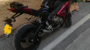 Honda CBR 1000 RR Fireblade (2008 - 11)  (3)