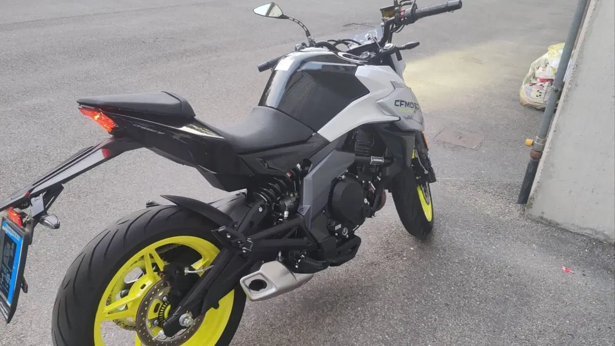 CFMOTO 650NK (2021 - 24)  (6)