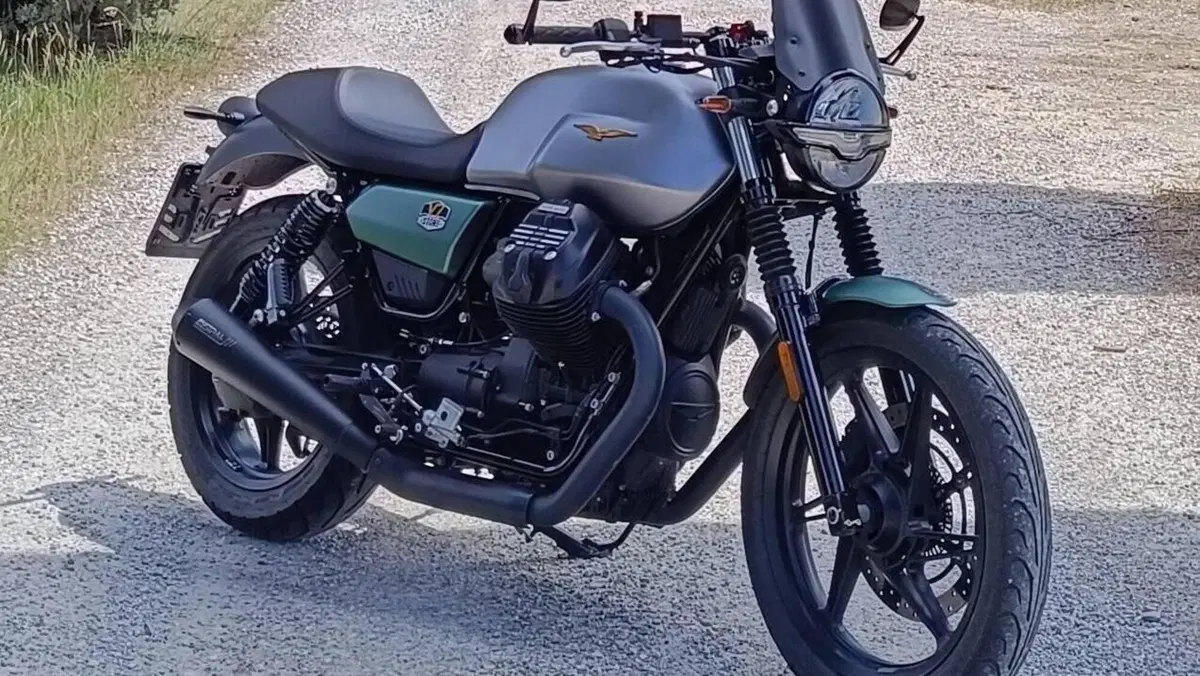 Moto Guzzi V7 Stone Centenario (2021 - 22)  (2)