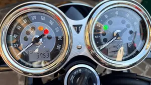 Triumph Bonneville T100 (2021 - 25)  (3)