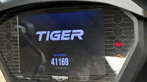 Triumph Tiger 800 XRx (2018 - 20)  (8)