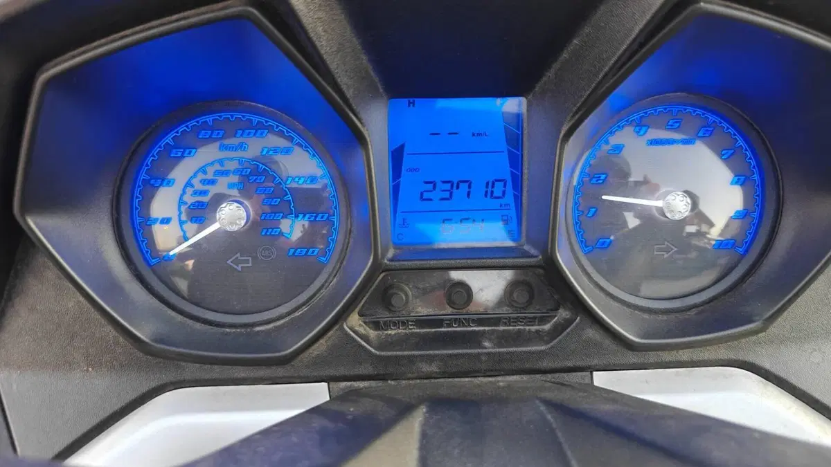 Kymco Downtown 350i TCS (2020)  (2)
