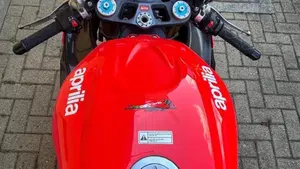 Aprilia RSV 1000 (2003 - 04)  (3)