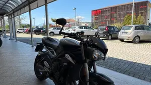 Triumph Street Triple RS (2017 - 19)  (2)