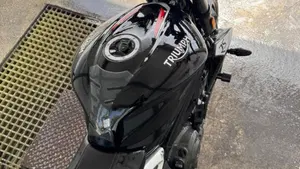 Triumph Street Triple RS (2017 - 19)  (4)