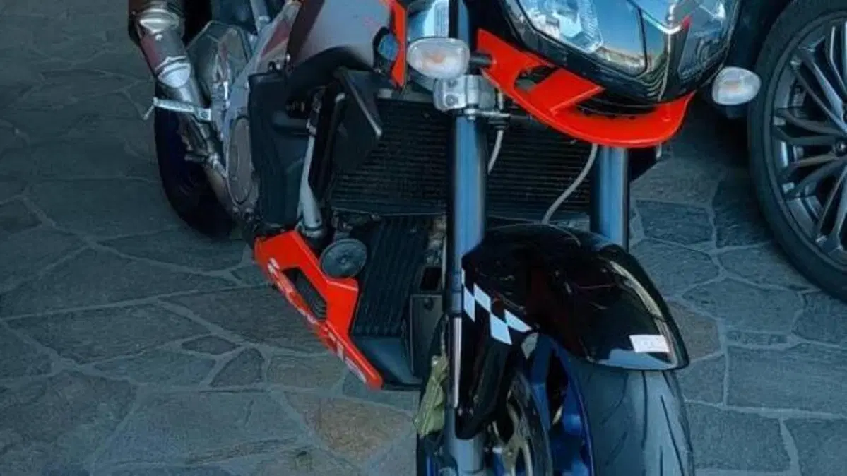 Aprilia Tuono 1000 R (2006 - 10)  (2)