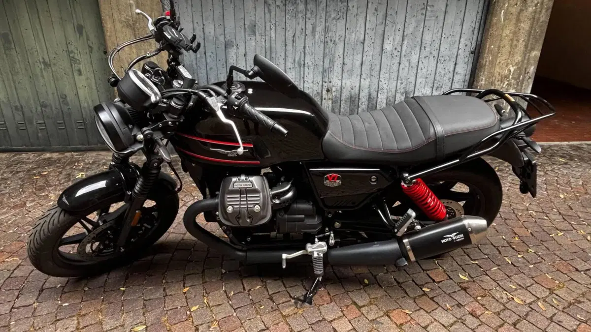 Moto Guzzi V7 Stone Special Edition (2022 - 25) 