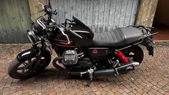 Moto Guzzi V7 Stone Special Edition (2022 - 25) usata