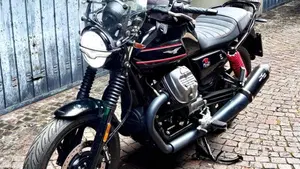 Moto Guzzi V7 Stone Special Edition (2022 - 25)  (2)