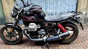 Moto Guzzi V7 Stone Special Edition (2022 - 25)  (3)
