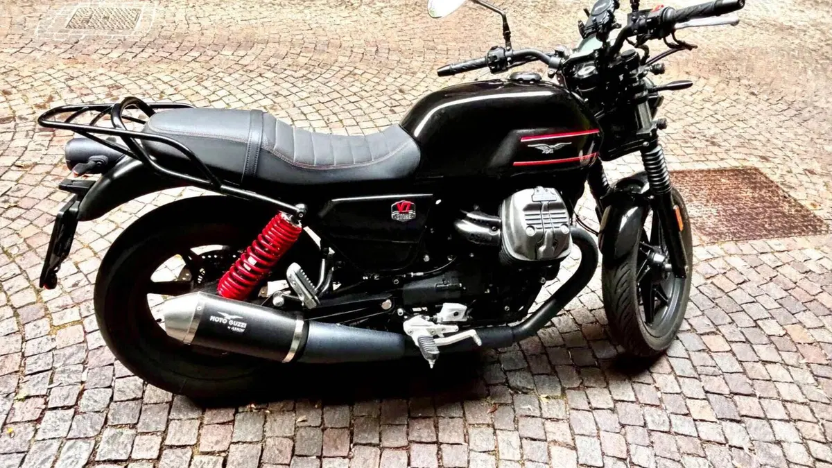 Moto Guzzi V7 Stone Special Edition (2022 - 25)  (4)