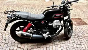 Moto Guzzi V7 Stone Special Edition (2022 - 25)  (4)