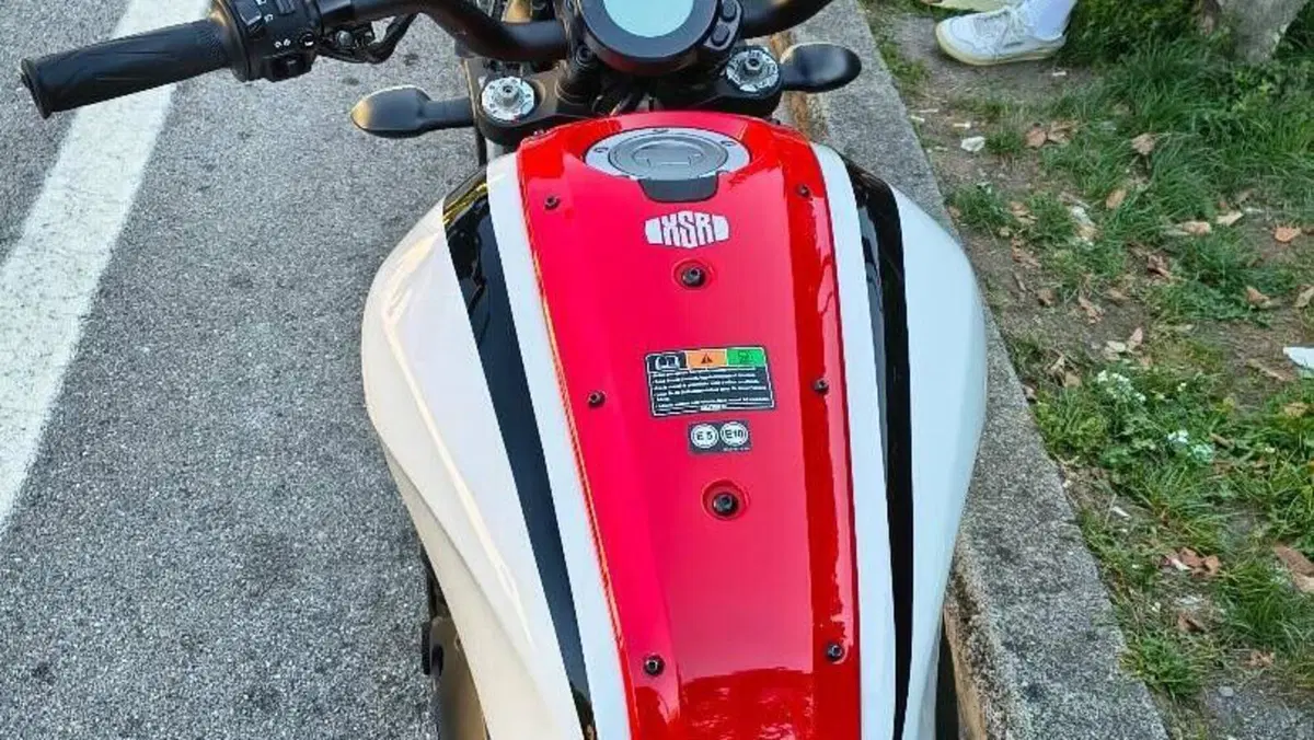 Yamaha XSR 700 (2022 - 26)  (10)