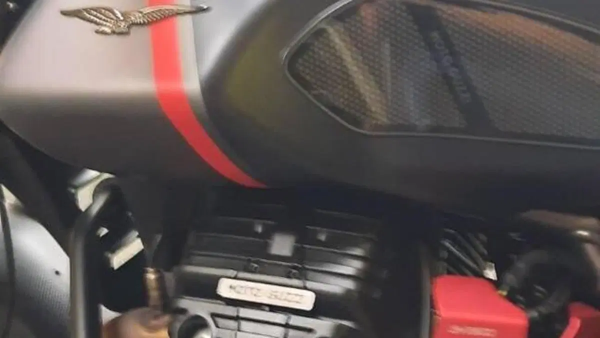 Moto Guzzi V85 TT (2021 - 23)  (7)