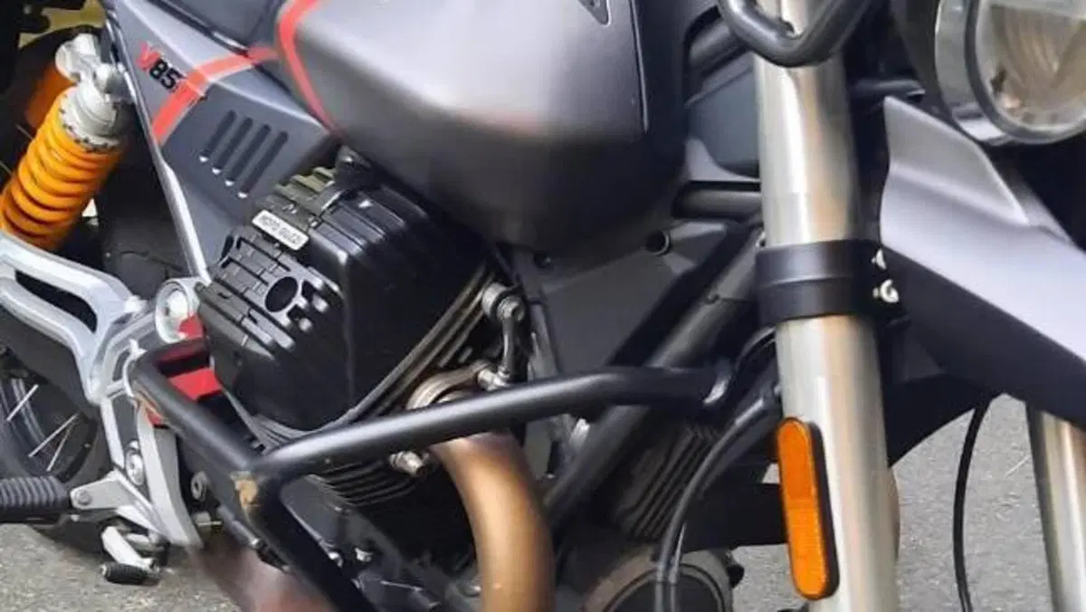 Moto Guzzi V85 TT (2021 - 23)  (9)