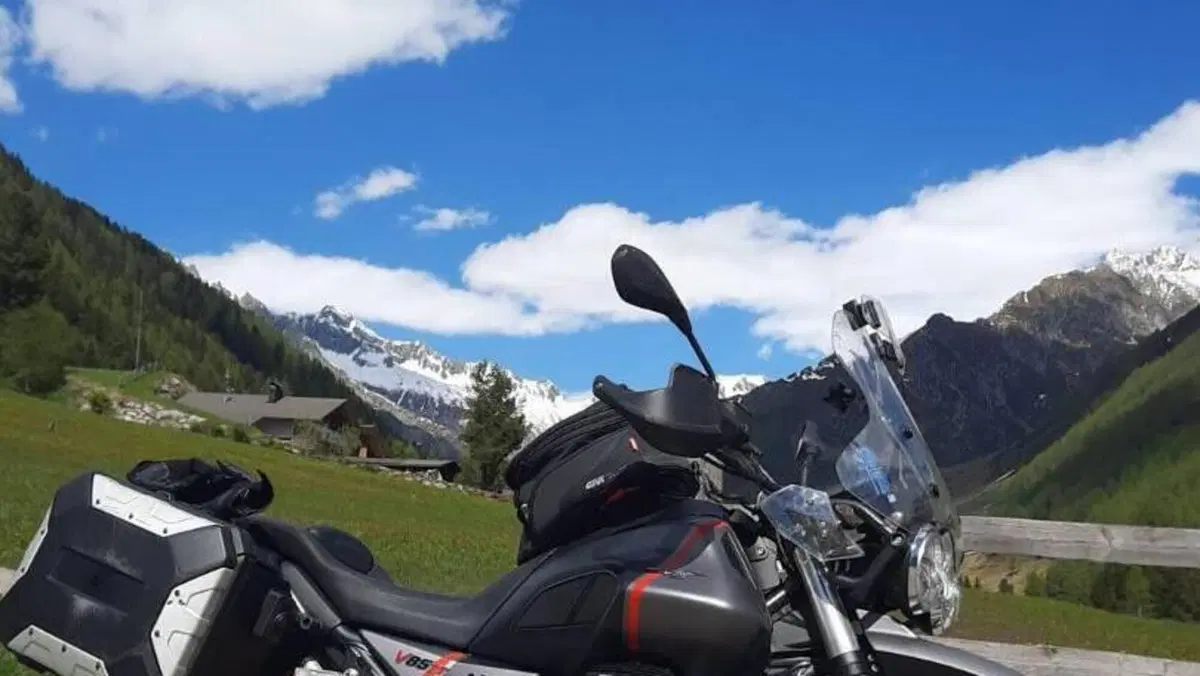 Moto Guzzi V85 TT (2021 - 23)  (10)