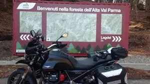 Moto Guzzi V85 TT (2021 - 23)  (11)
