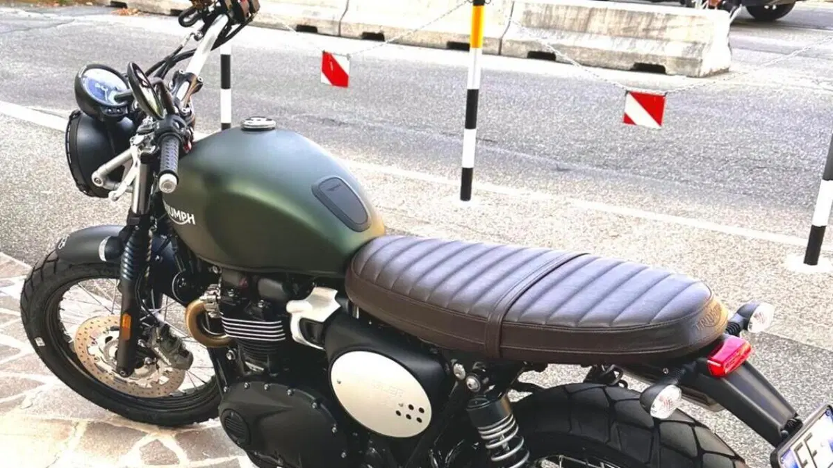 Triumph Scrambler 900 Chrome Edition (2023)  (3)