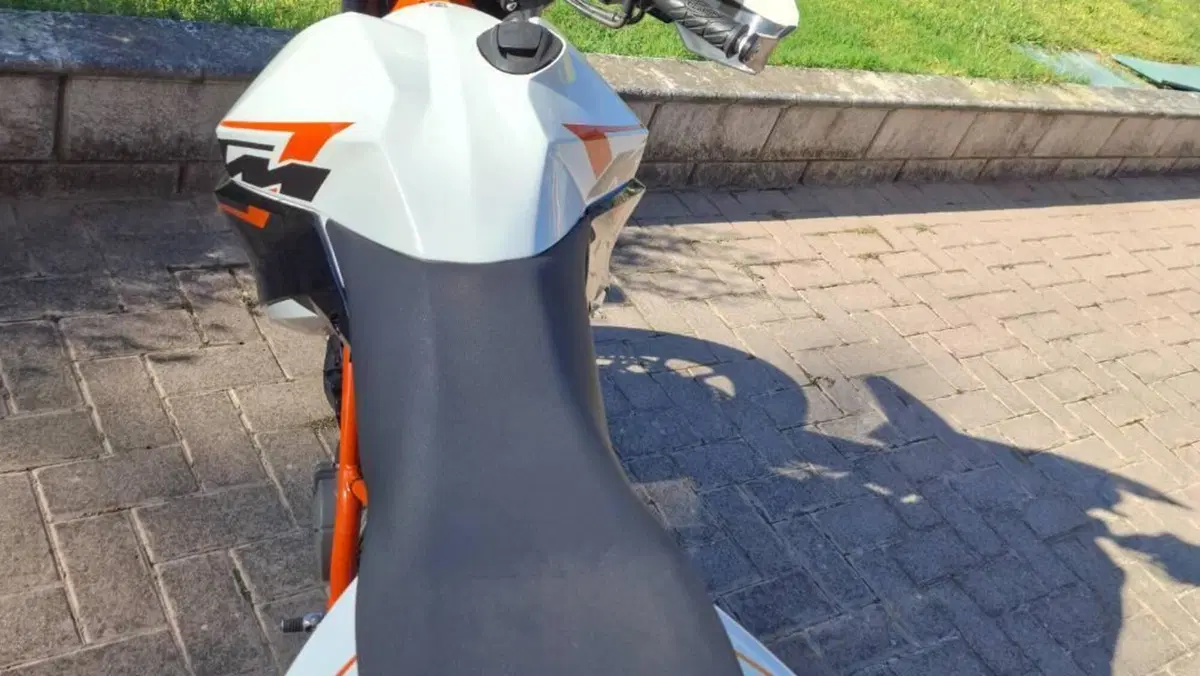 KTM 990 Supermoto R (2009 - 11)  (2)