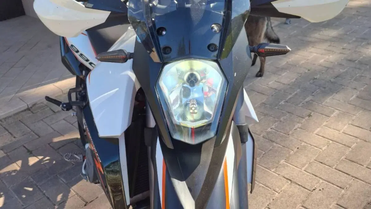 KTM 990 Supermoto R (2009 - 11)  (3)