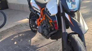 KTM 990 Supermoto R (2009 - 11)  (6)