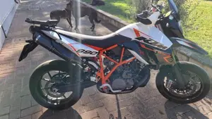 KTM 990 Supermoto R (2009 - 11)  (7)