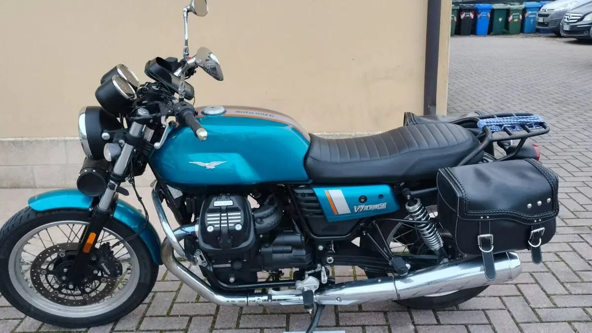 Moto Guzzi V7 III Special (2017 - 20)  (3)