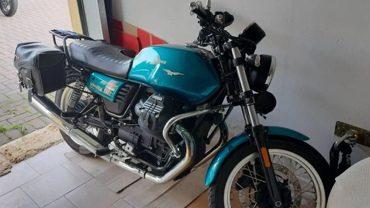 Moto Guzzi V7 III Special (2017 - 20)  (4)