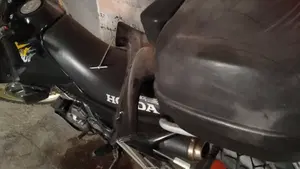 Honda NX 650 Dominator (1988 - 90)  (4)