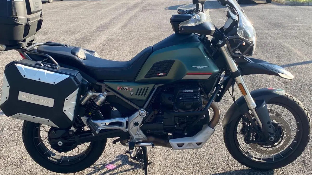 Moto Guzzi V85 TT (2021 - 23)  (4)